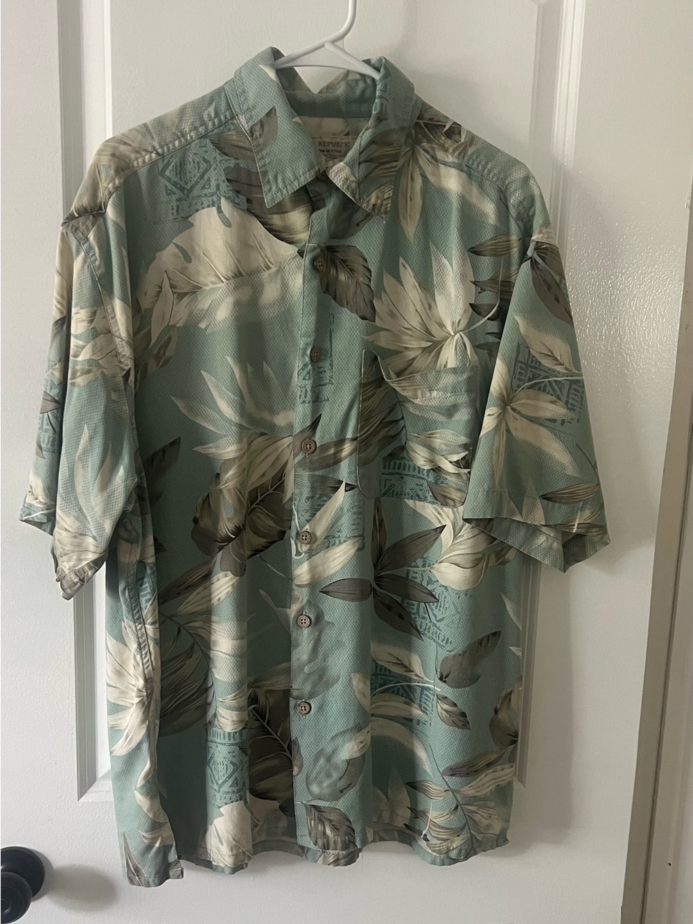 Island Republic XL Light Green Floral Men's Button-Up Shirt